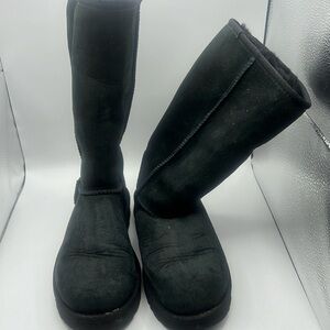Women’s black tall black Ugg size 6
